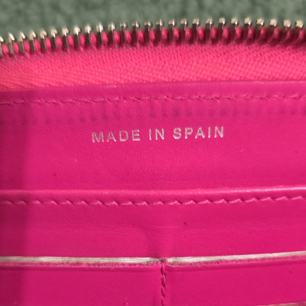 CHANEL Quilted Zip-Around Wallet - Hot Pink - Picture 3 of 6